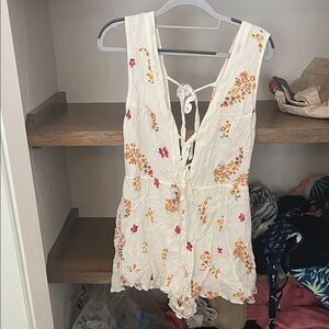 Urban Outfitters White Floral Tie Romper, size 4
